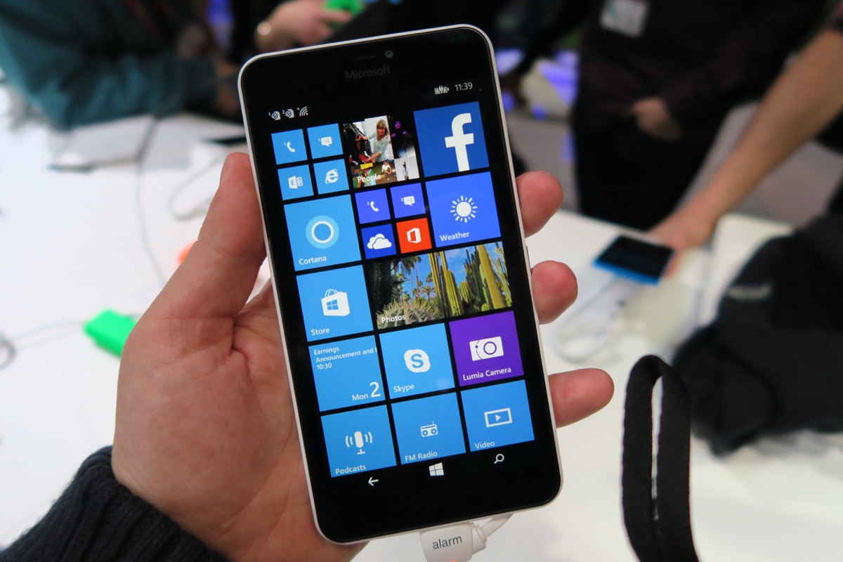 Microsoft-Lumia-640-XL-1