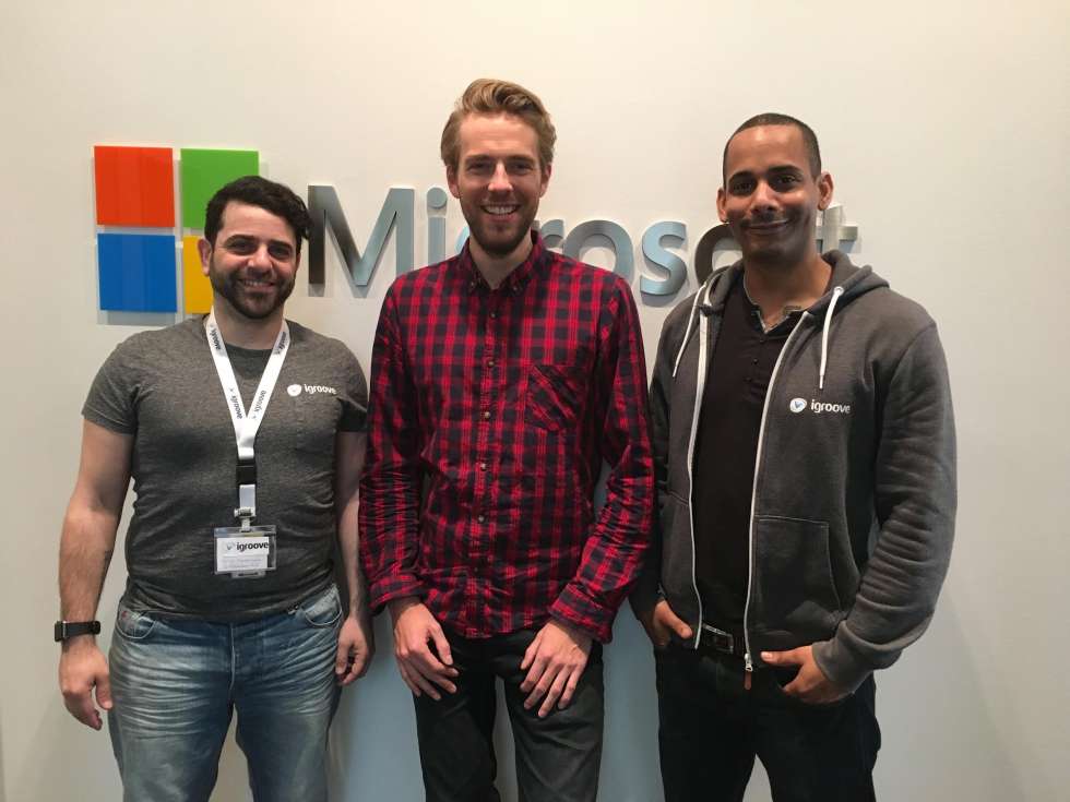 Die Gründer von iGroove, Moris Marchionna (l.) und Dennis Hausammann (r.), zusammen mit Marius Sewing, dem CEO in Residence bei Microsoft Venture.