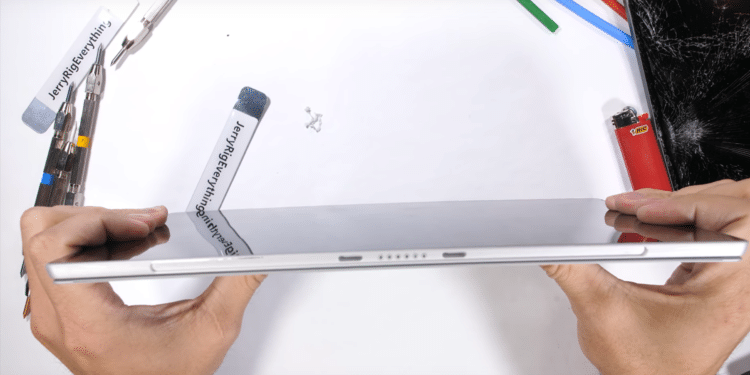 Surface Pro 6 vs. iPad Pro 2018 Belastbarkeitstest: Bendgate v2?