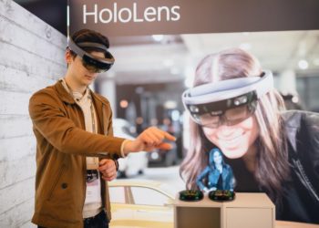 microsoft hololens 2 livestream link mwc 2019
