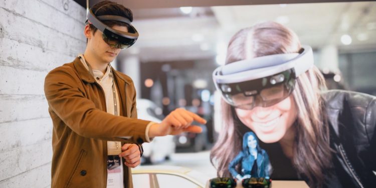 microsoft hololens 2 livestream link mwc 2019