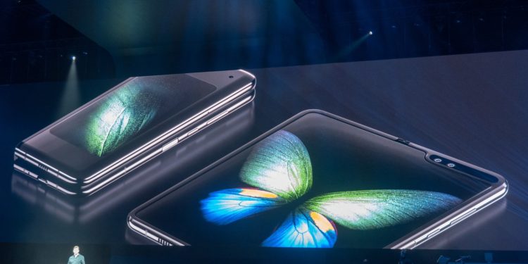 Samsung präsentiert faltbares Galaxy Fold – Kommt Surface Phone zuvor!