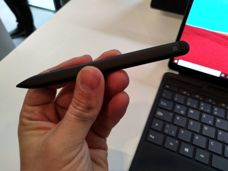 Surface Pro X Slim Pen und Tastatur im WindowsUnited HandsOn