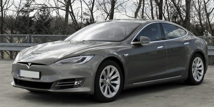 Tesla entfernt nach Weiterverkauf von Fahrzeug den Autopiloten
