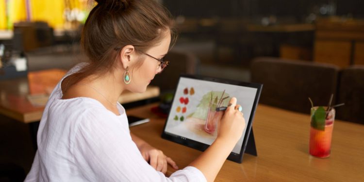 Lenovo Yoga Duet 7i: Surface Konkurrent mit E-Color Pen