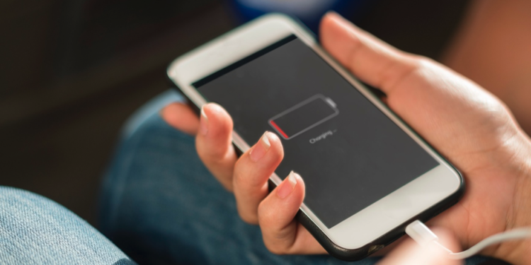 Akku-Mogel? Wie lange laufen Smartphone-Akkus wirklich?