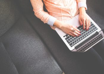 Sofa kaufen: Worauf es beim Onlinekauf wirklich ankommt